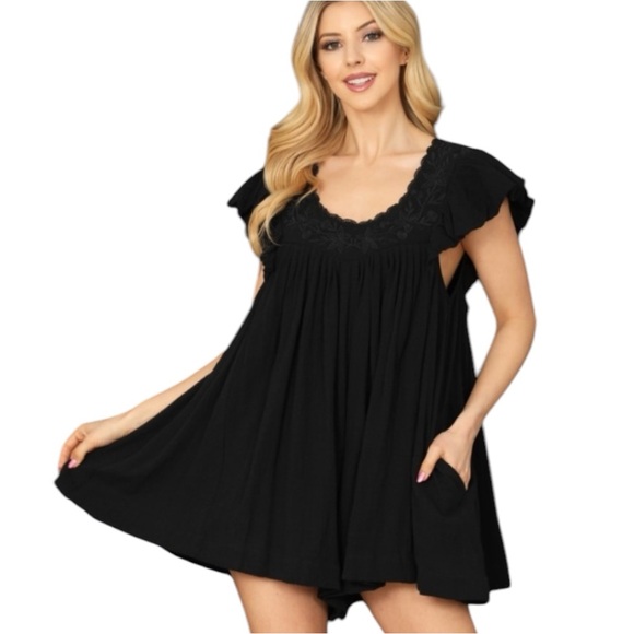 Boutique black flutter sleeve romper - Picture 3 of 5